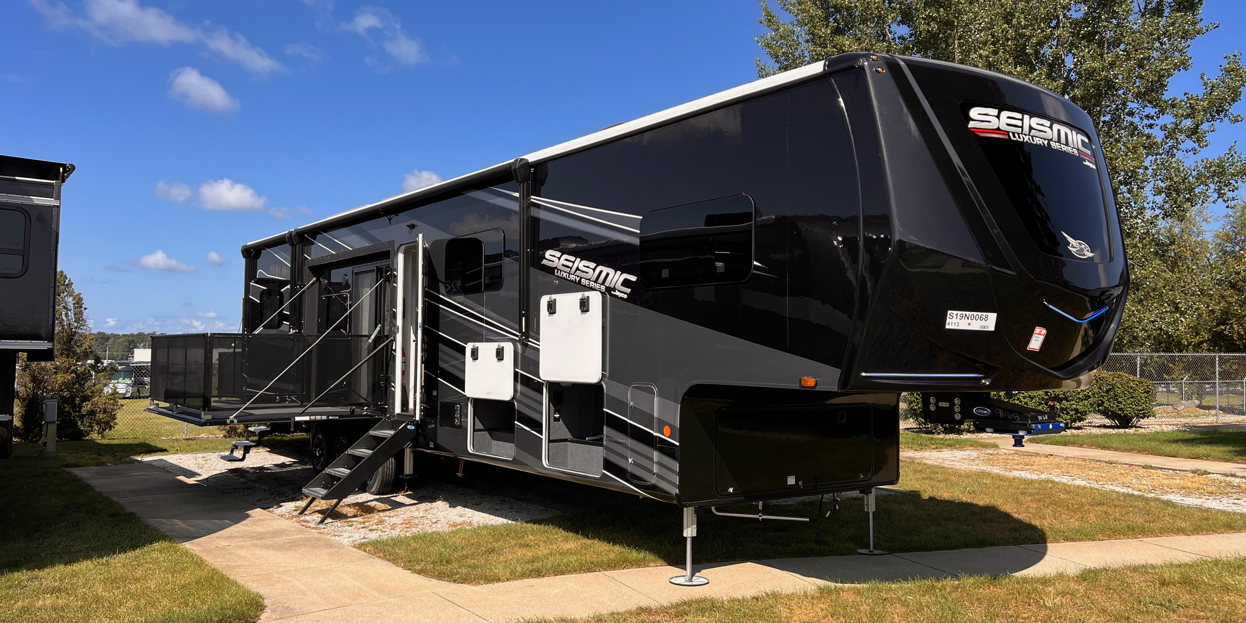 2025 Jayco Seismic Luxury 4113 Review - RV Trader Blog